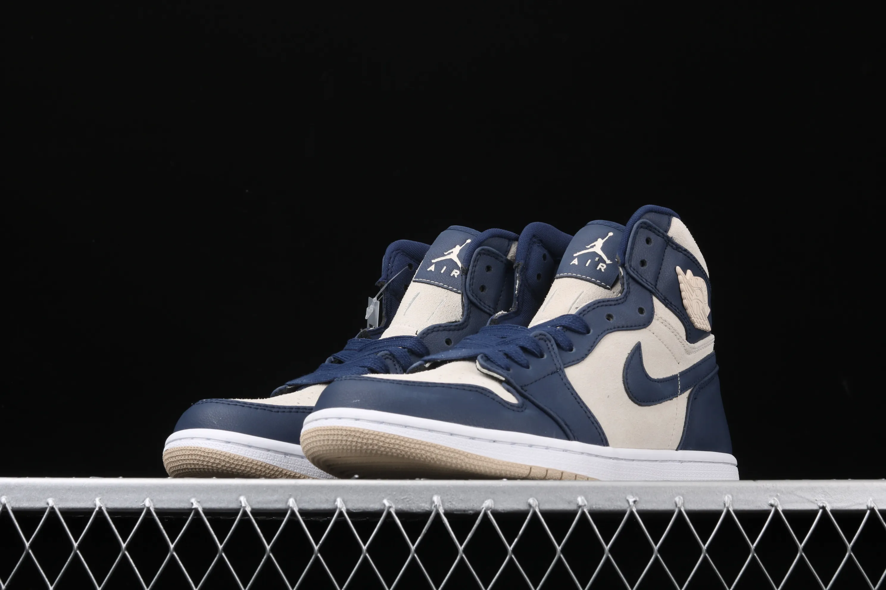 All categories Air Jordan Jordan series basketball shoes Air Jordan 1 High Air Jordan 1 Retro Premium AJ1 Joe 1 khaki blue frosted basketball shoes AQ9131-401